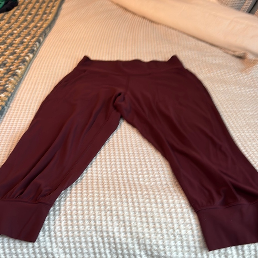 Lululemon Burgundy Capri Athletic Leggings